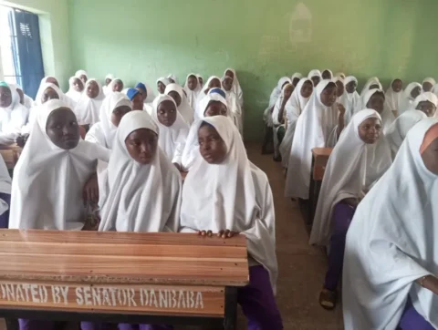 1000689894 860x648.jpg