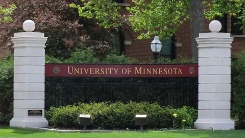 1024px University of Minnesota entrance sign 1